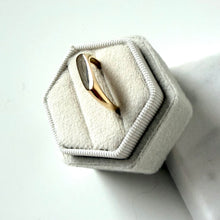 Load image into Gallery viewer, 14k Slim Signet Ring