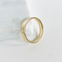 Load image into Gallery viewer, 14k Straight Sided Wedding Band