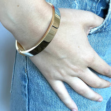 Load image into Gallery viewer, 14k Square Edge Bangle