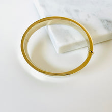 Load image into Gallery viewer, 14k Square Edge Bangle
