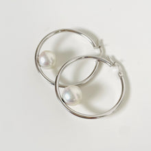 Load image into Gallery viewer, 10K Audrey Pearl Hoops