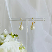 Load image into Gallery viewer, 14k Abigail Drop Pearl Earrings