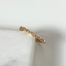 Load image into Gallery viewer, 14k Diamond Vintage Scalloped Band