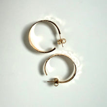 Load image into Gallery viewer, 10K Vintage Hammered Hoops