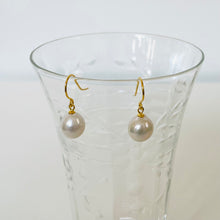 Load image into Gallery viewer, 14k Nikki Round Pearl Earrings