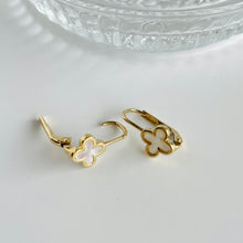 Load image into Gallery viewer, 10K Mother of Pearl Earrings