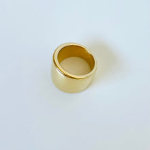 Load image into Gallery viewer, 14k Gold Cigar Band Ring
