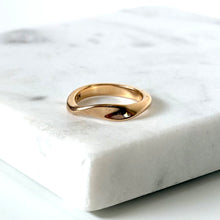 Load image into Gallery viewer, 10k Vintage Twist Ring
