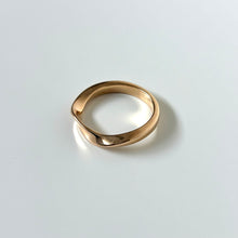 Load image into Gallery viewer, 10k Vintage Twist Ring
