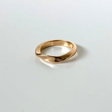 Load image into Gallery viewer, 10k Vintage Twist Ring
